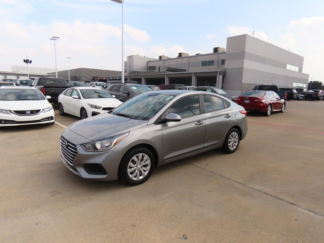 Used 2022 Hyundai Accent SE image 2
