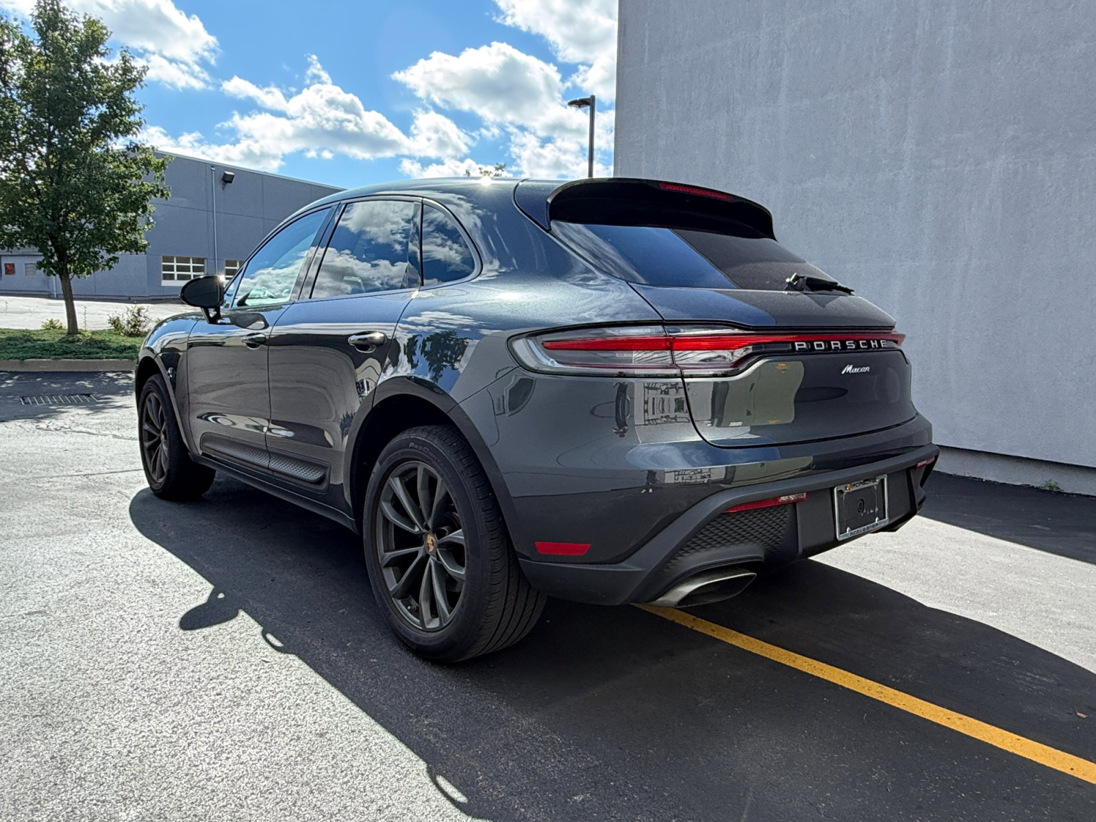 Used 2023 Porsche Macan AWD/4WD image 3