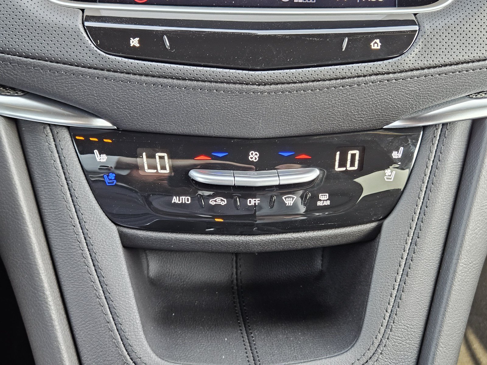New 2026 Cadillac XT5 Sportv w/ LPO, Onyx Lite Package AWD/4WD image 14