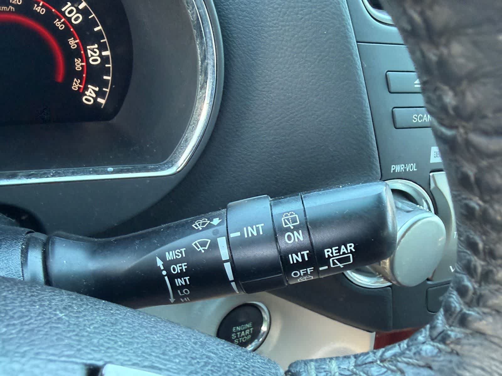 Used 2012 Toyota Highlander Limited w/ Tow Pkg AWD/4WD image 22