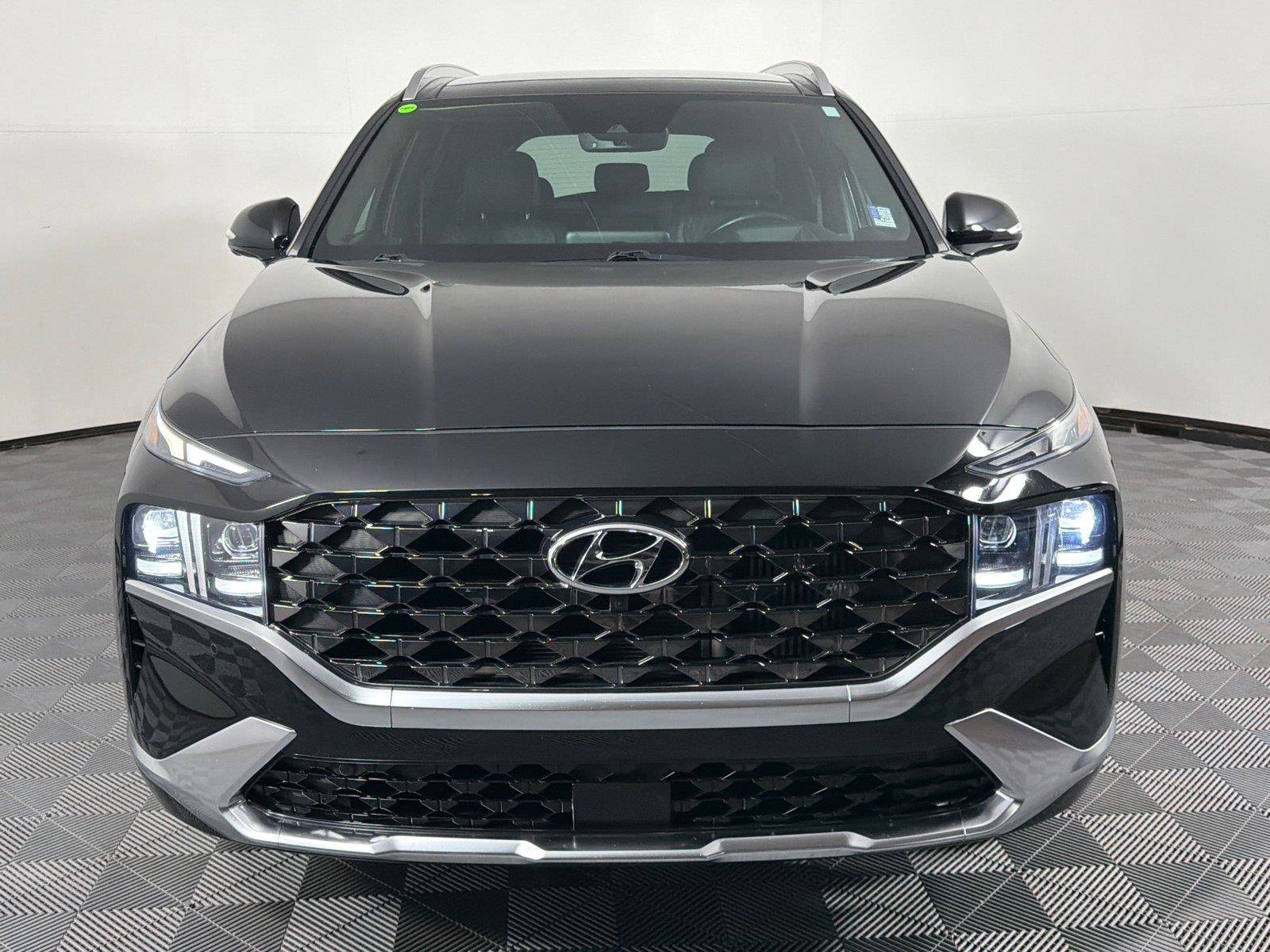 Used 2022 Hyundai Santa Fe Calligraphy FWD image 2