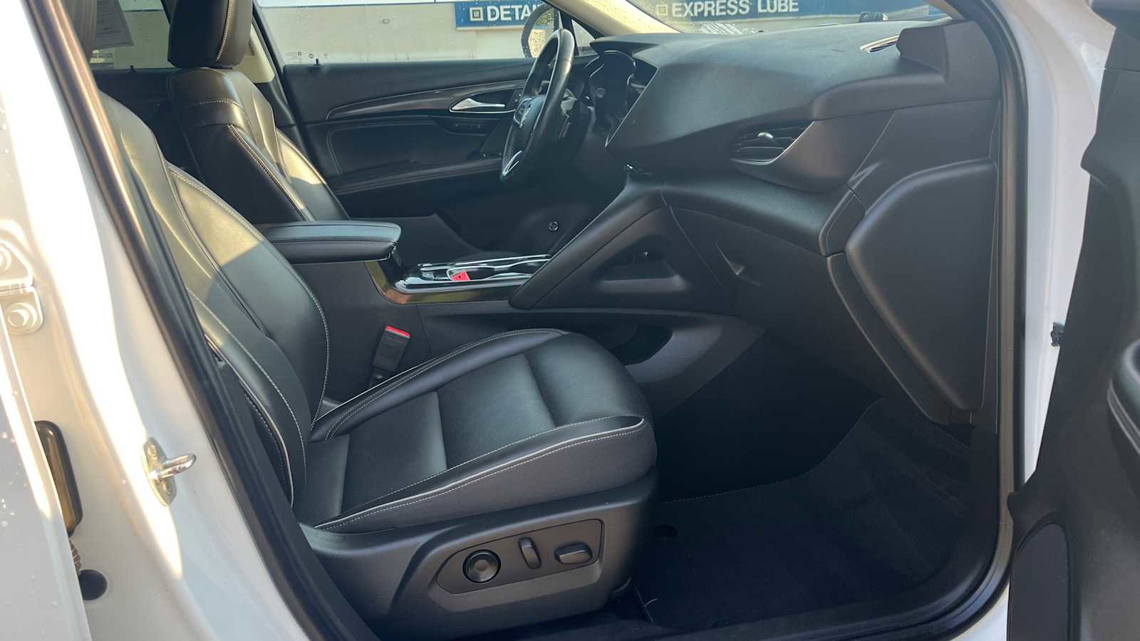 Used 2022 Buick Envision Essence w/ Safety Package image 12