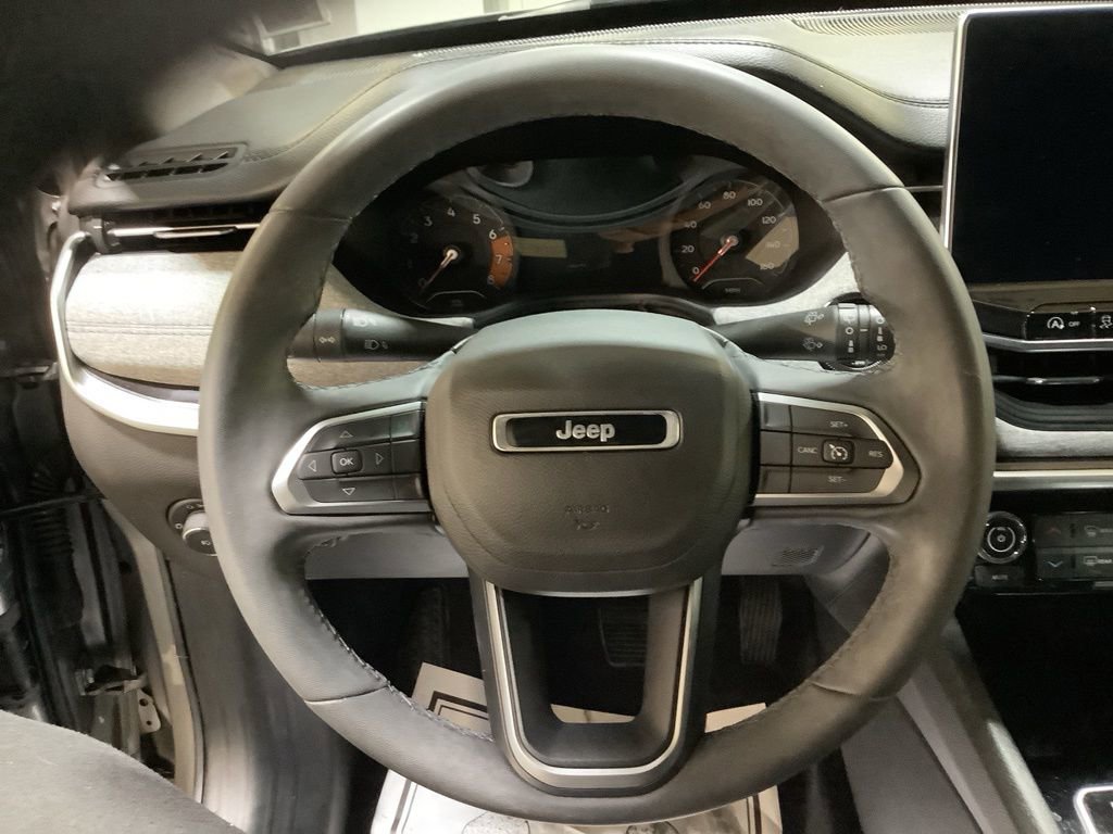 Used 2023 Jeep Compass Latitude image 28