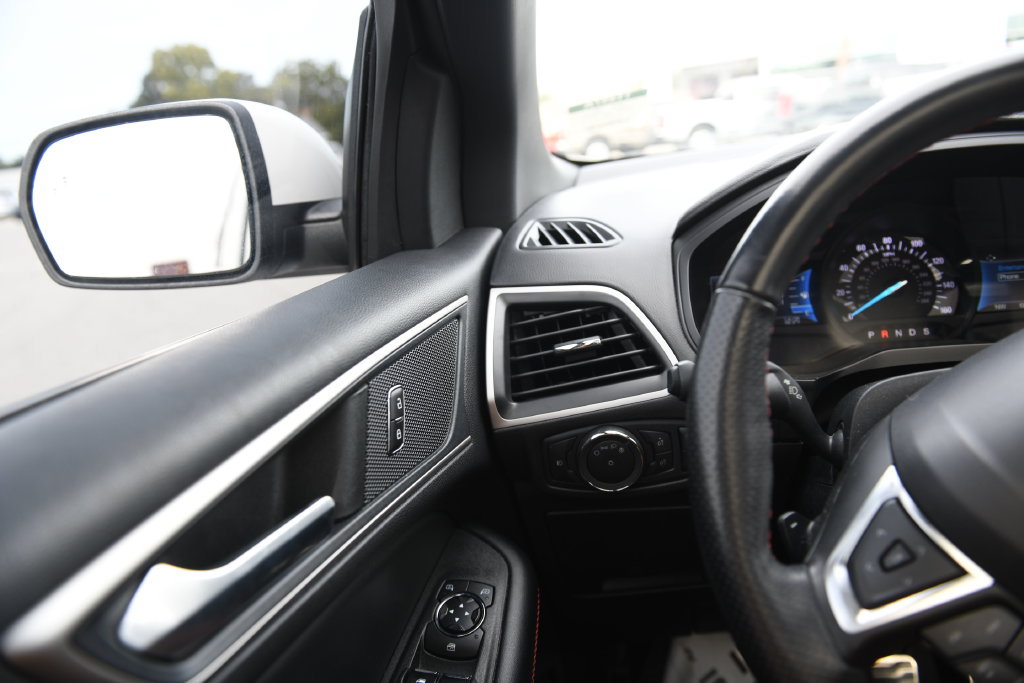 Used 2022 Ford Edge ST-Line w/ Class II Trailer Tow Package AWD/4WD image 29