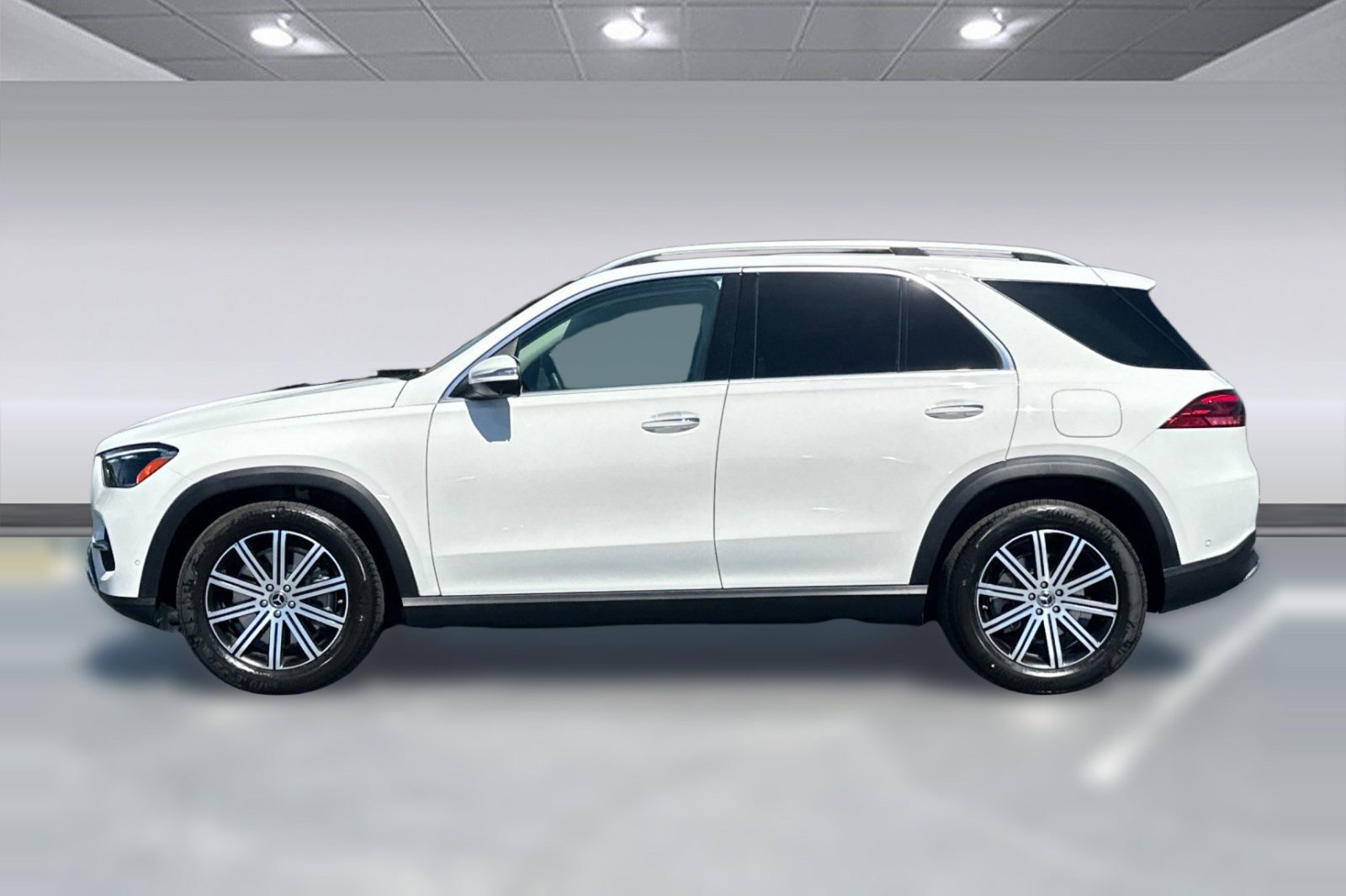 Used 2025 Mercedes-Benz GLE 450e 4MATIC image 2