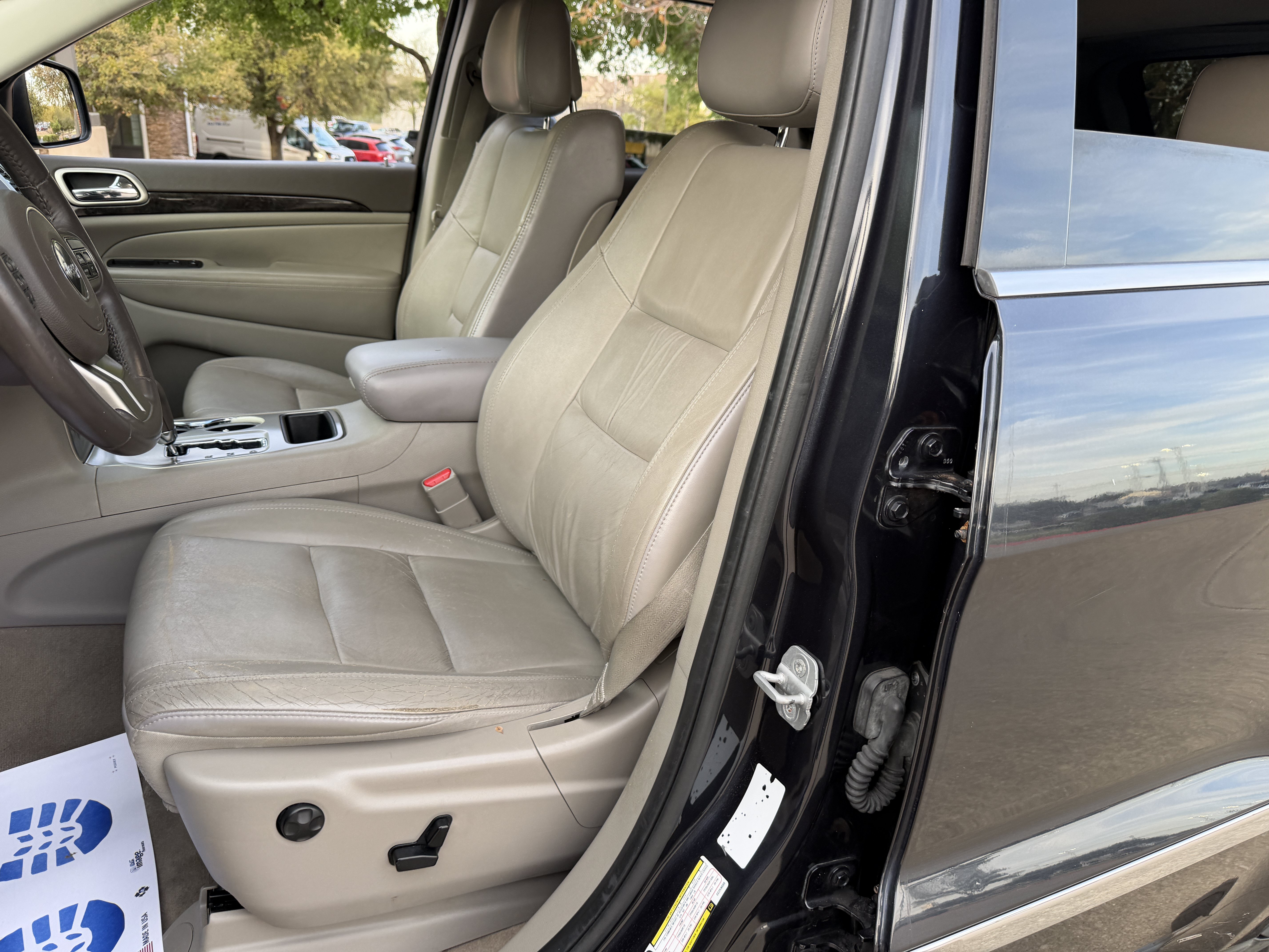 Used 2012 Jeep Grand Cherokee Laredo RWD image 21