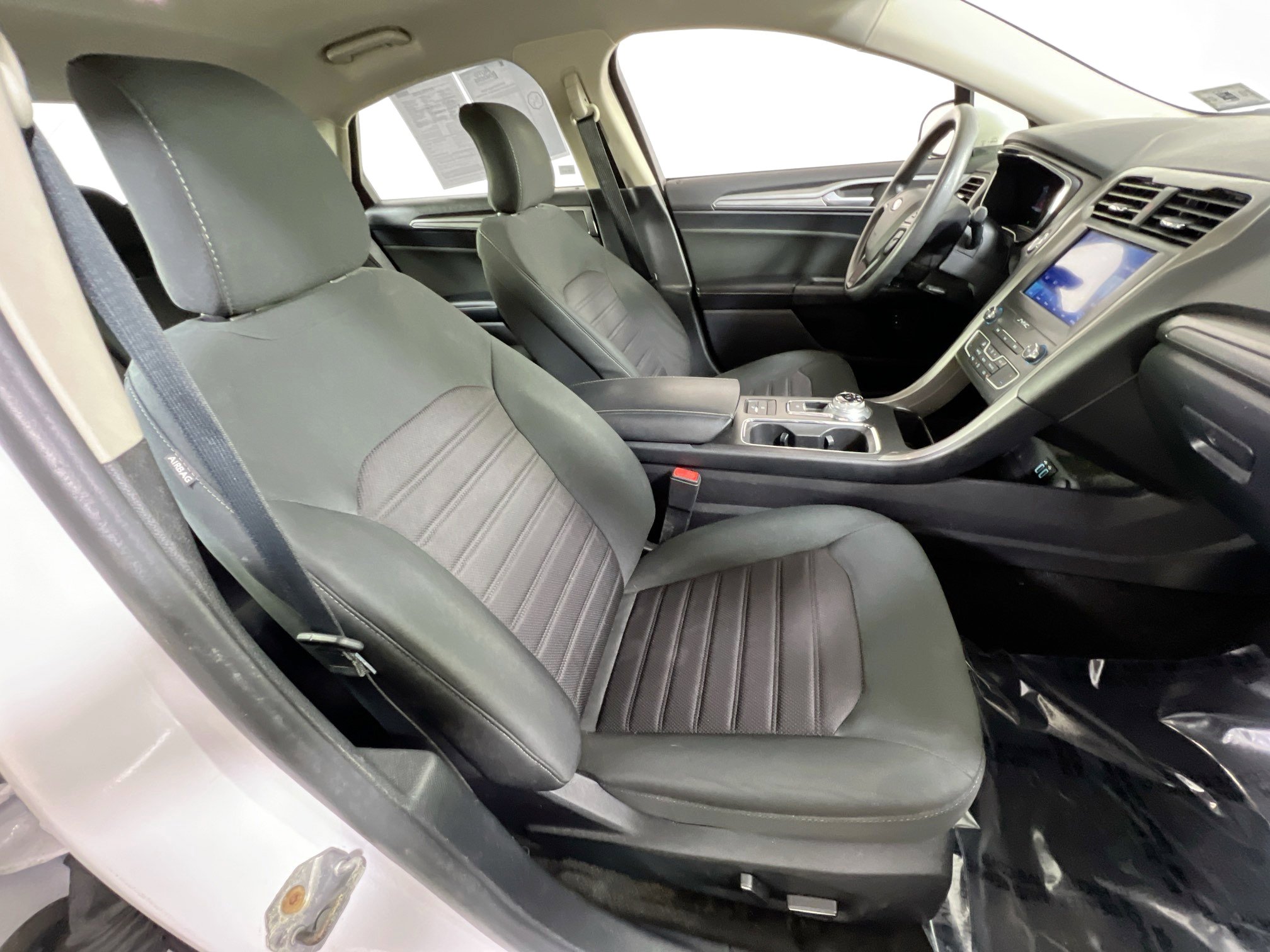 Used 2019 Ford Fusion SE FWD image 26