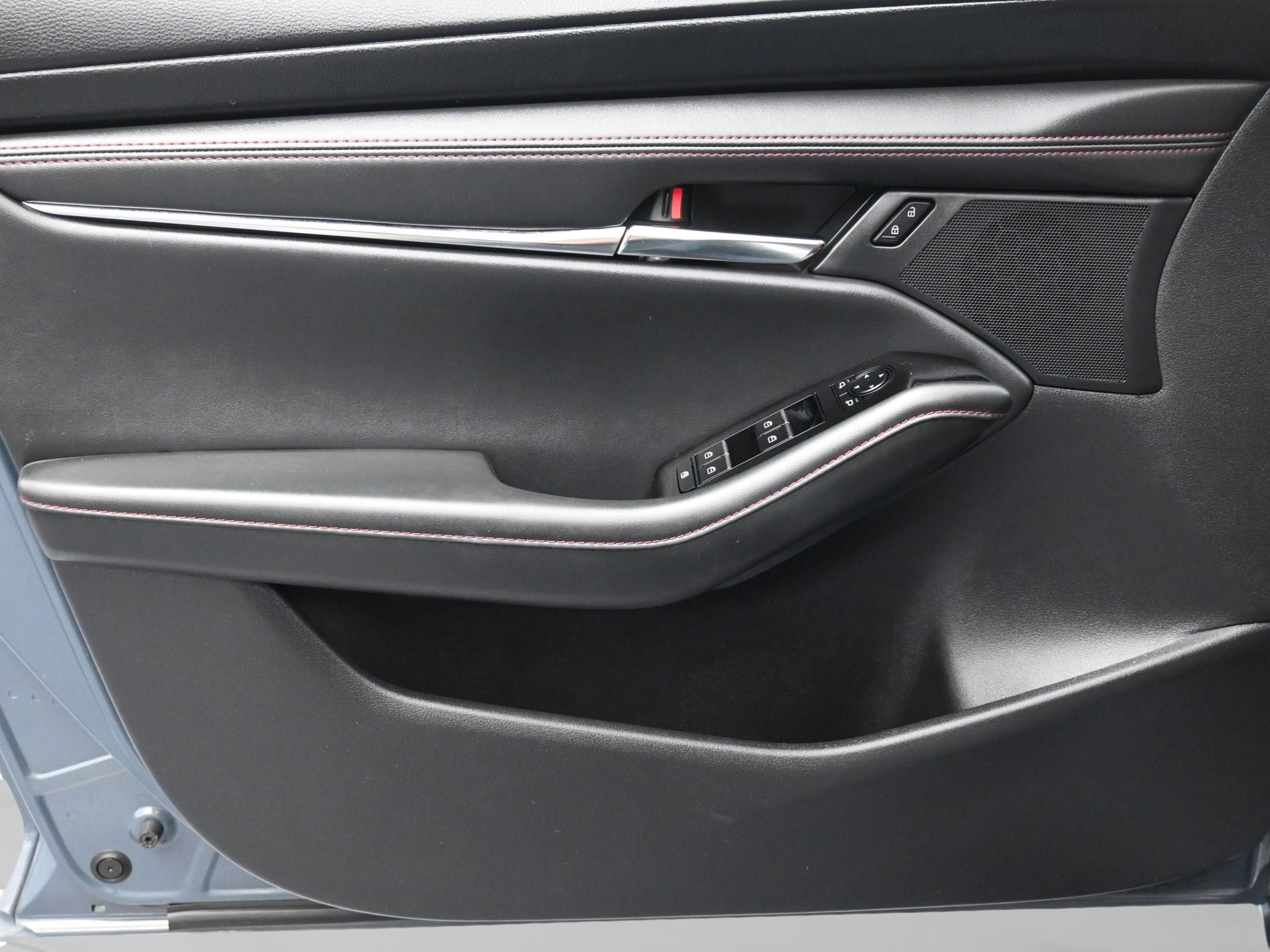 Used 2024 MAZDA MAZDA3 s image 40