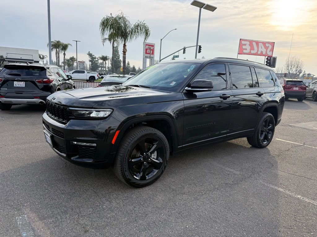 Used 2022 Jeep Grand Cherokee L Limited w/ Black Appearance Package image 3