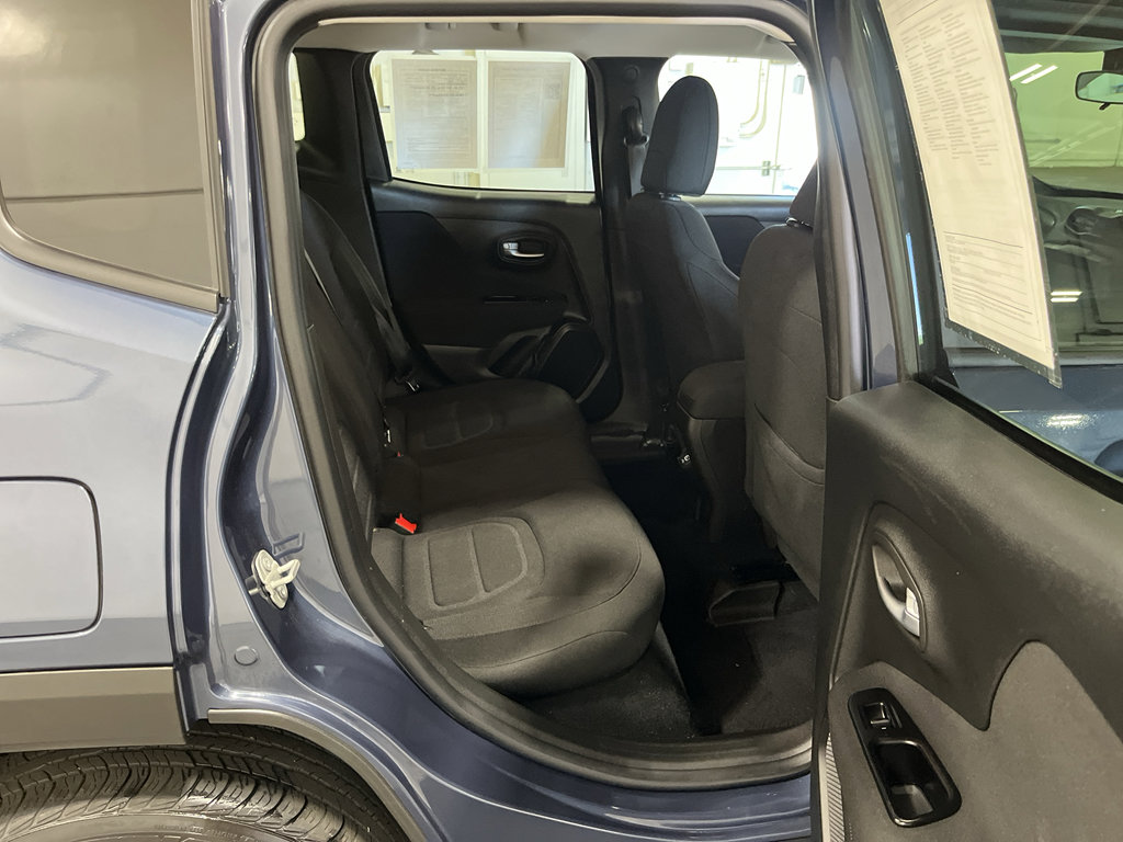 Used 2020 Jeep Renegade Latitude AWD/4WD image 32