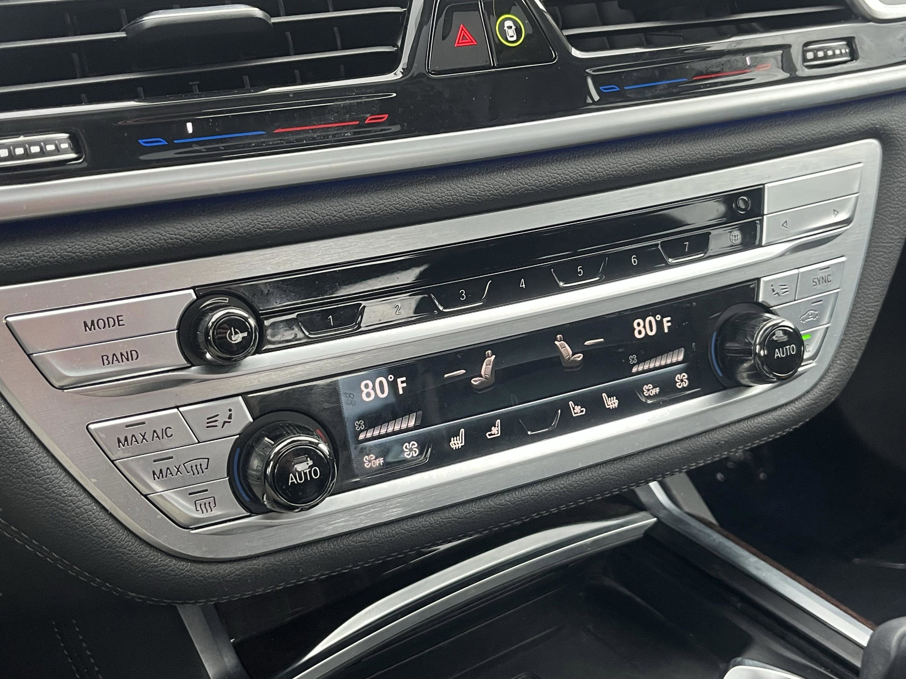 Used 2022 BMW 750i xDrive w/ Executive Package image 20