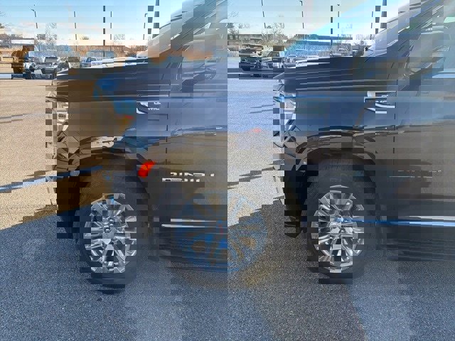 Used 2023 GMC Yukon Denali image 11