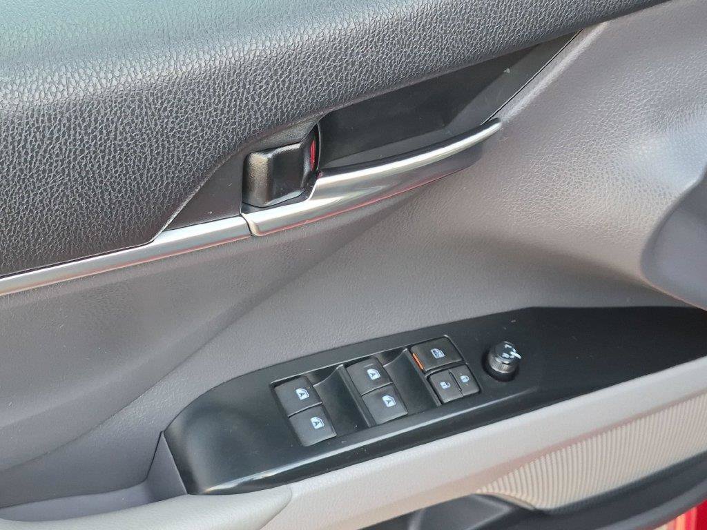 Used 2019 Toyota Camry SE FWD image 5