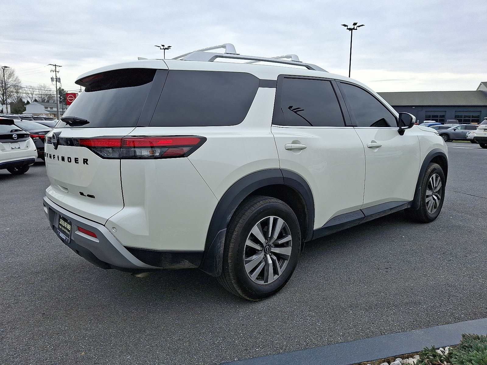 Certified 2023 Nissan Pathfinder SL w/ Black Appearance Package image 5