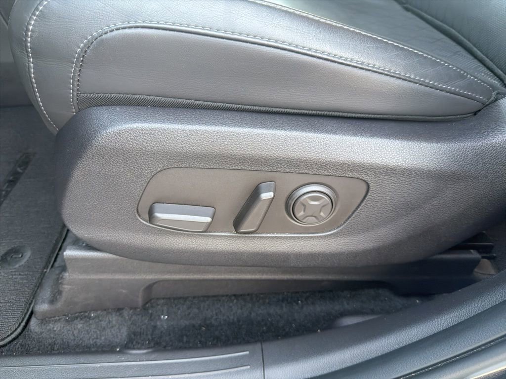 Used 2025 Kia Carnival image 22