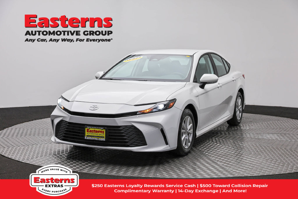 Used 2025 Toyota Camry LE FWD image 1