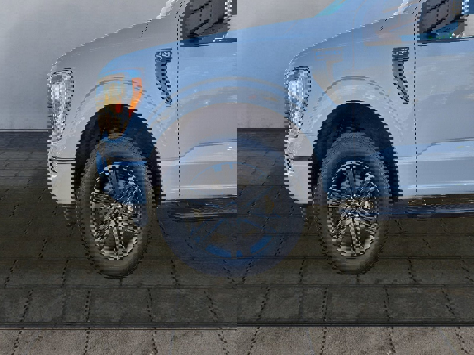 Certified 2022 Ford F150 XLT w/ Equipment Group 302A High image 26