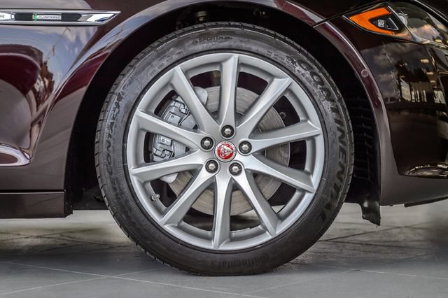 Used 2016 Jaguar XJ R-Sport RWD image 16