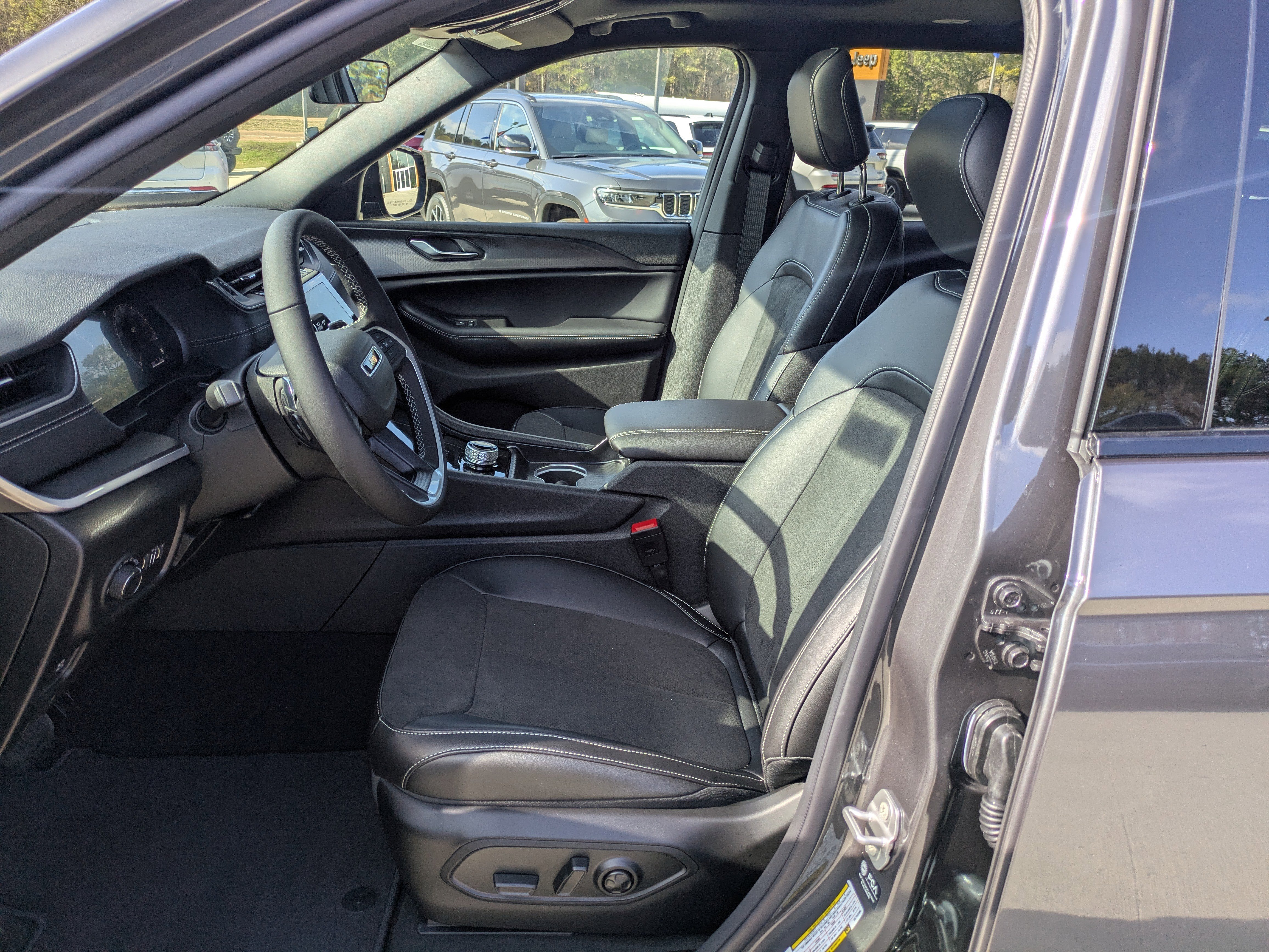 New 2025 Jeep Grand Cherokee L Altitude image 7