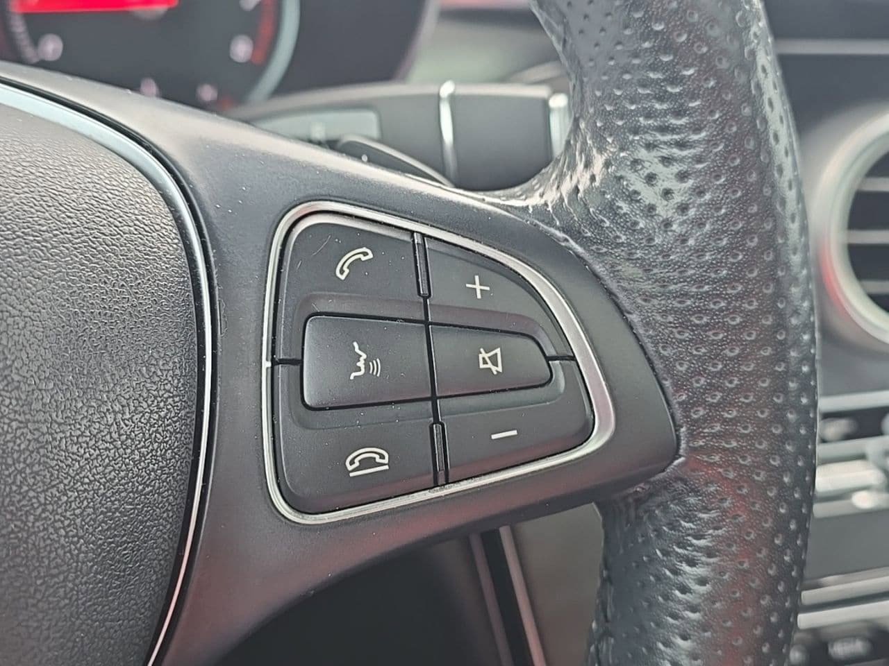 Used 2018 Mercedes-Benz GLC 300 4MATIC image 23
