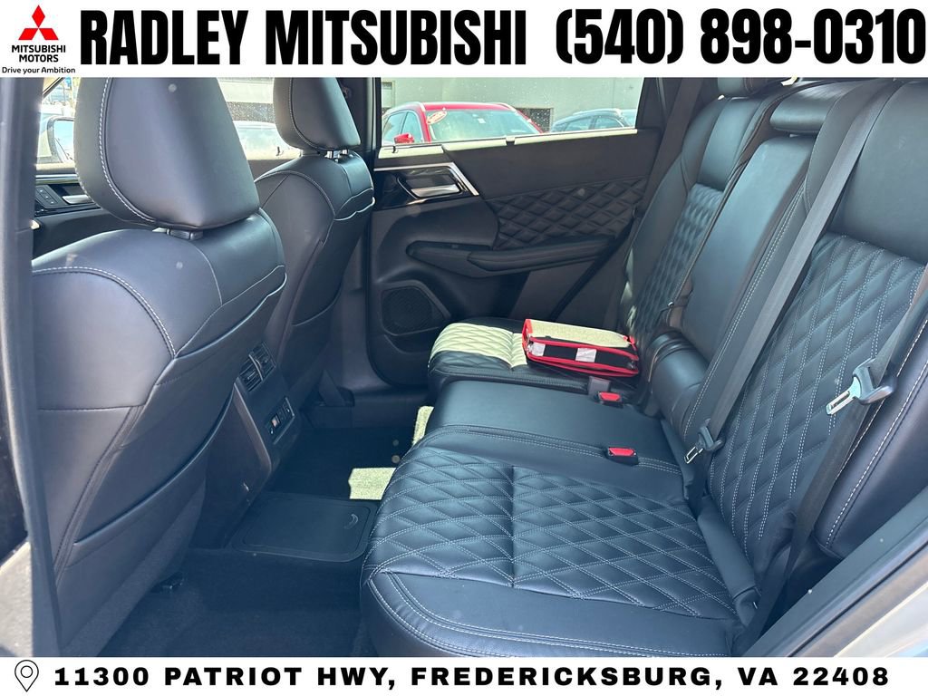 Used 2023 Mitsubishi Outlander SEL AWD/4WD image 12