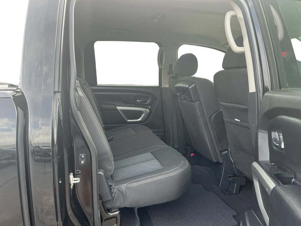 Used 2017 Nissan Titan 4x4 Crew Cab image 23