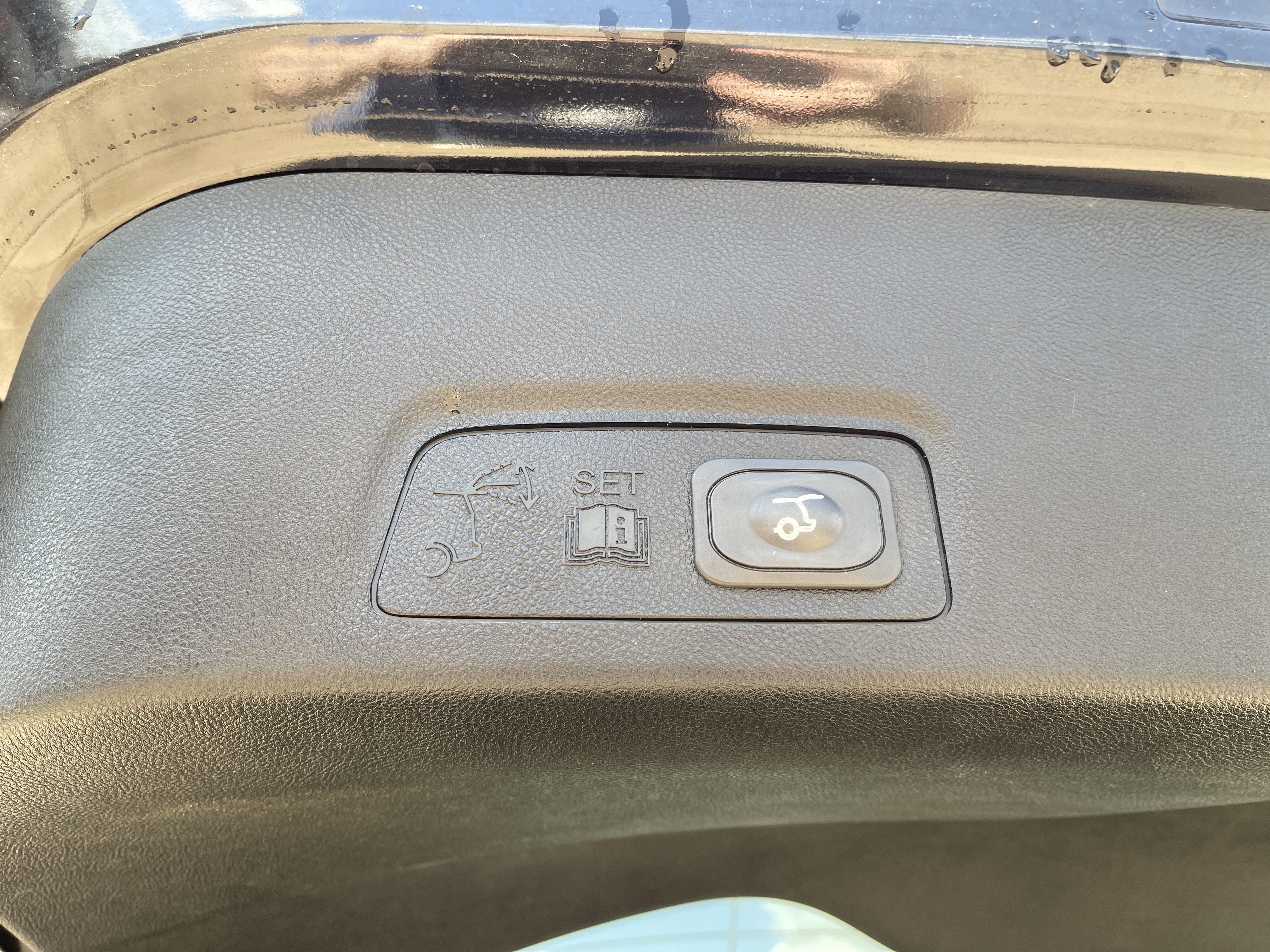 Used 2019 Lincoln MKC Select w/ Select Plus Package FWD image 14