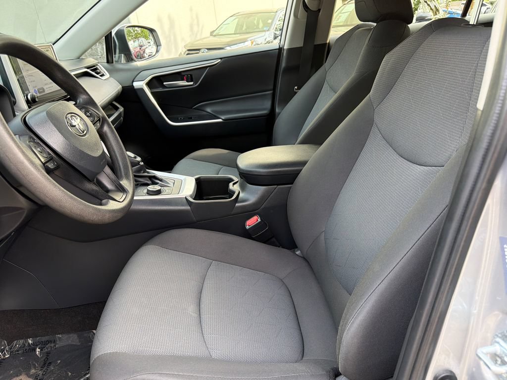 Used 2025 Toyota RAV4 XLE AWD/4WD image 22