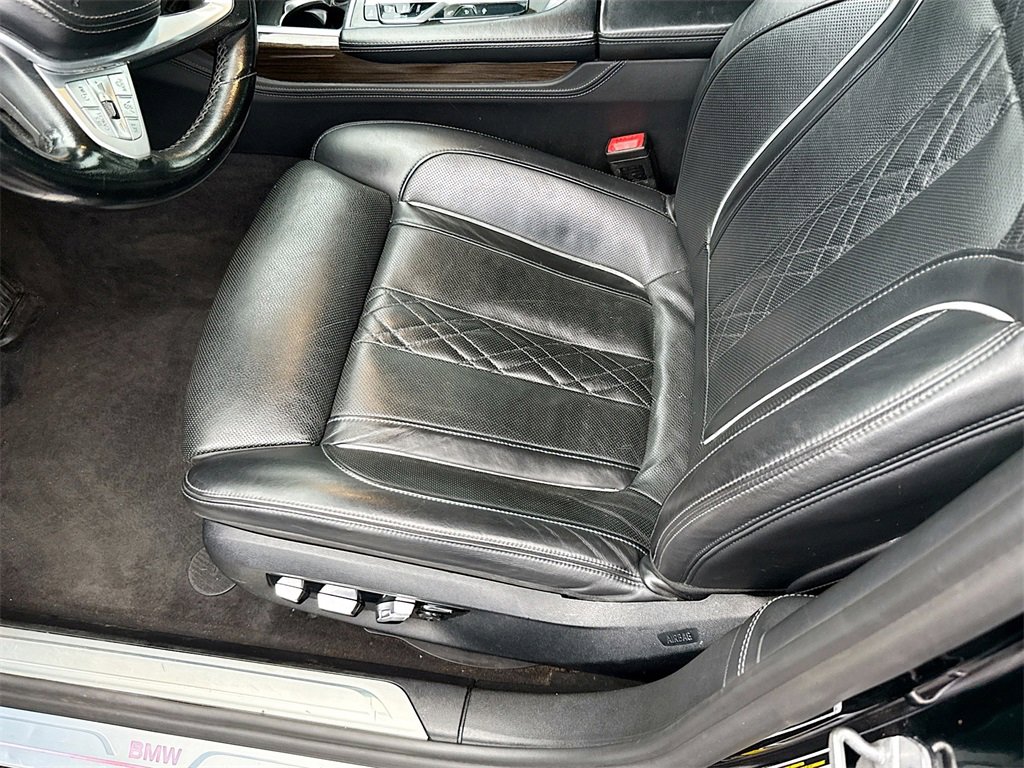 Used 2022 BMW 750i xDrive w/ Executive Package image 21