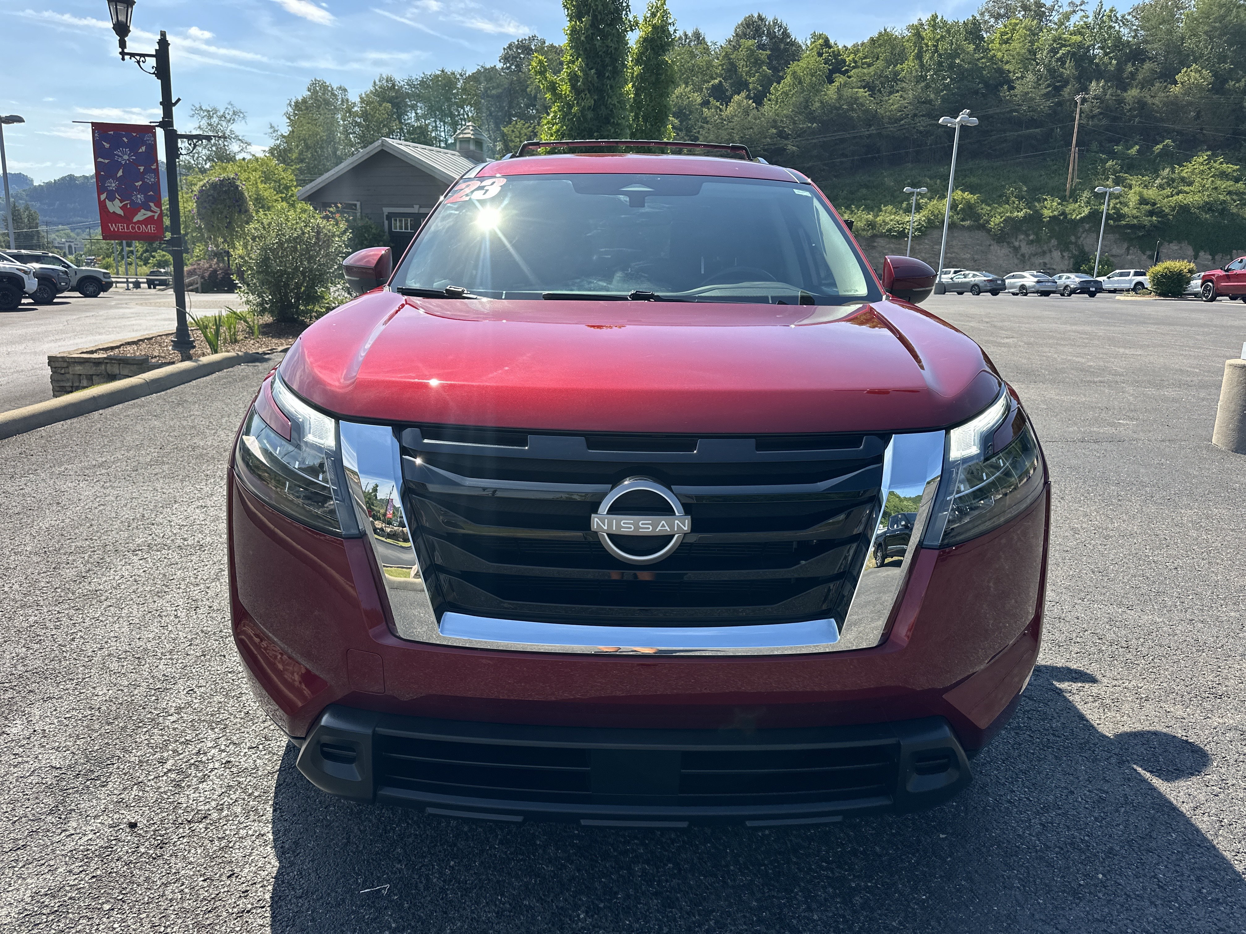 Used 2023 Nissan Pathfinder SV AWD/4WD image 7
