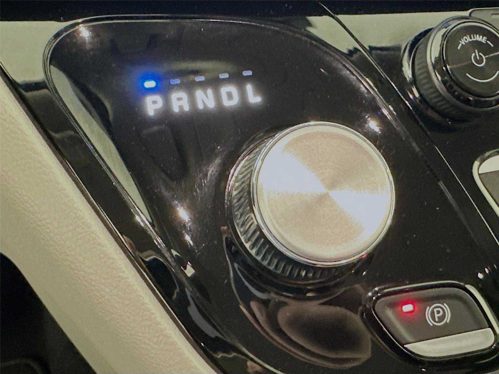 Used 2023 Chrysler Pacifica Touring-L image 15