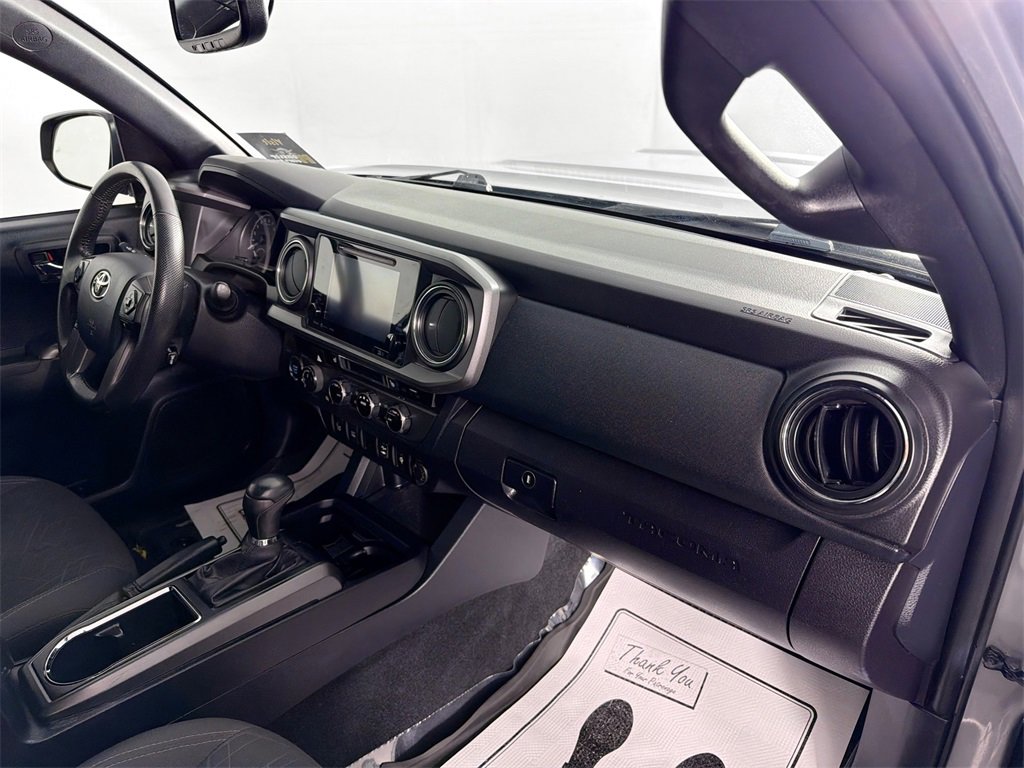 Used 2017 Toyota Tacoma SR5 image 31