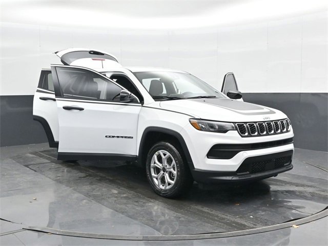 Used 2025 Jeep Compass Sport w/ Mopar Graphics Package image 45