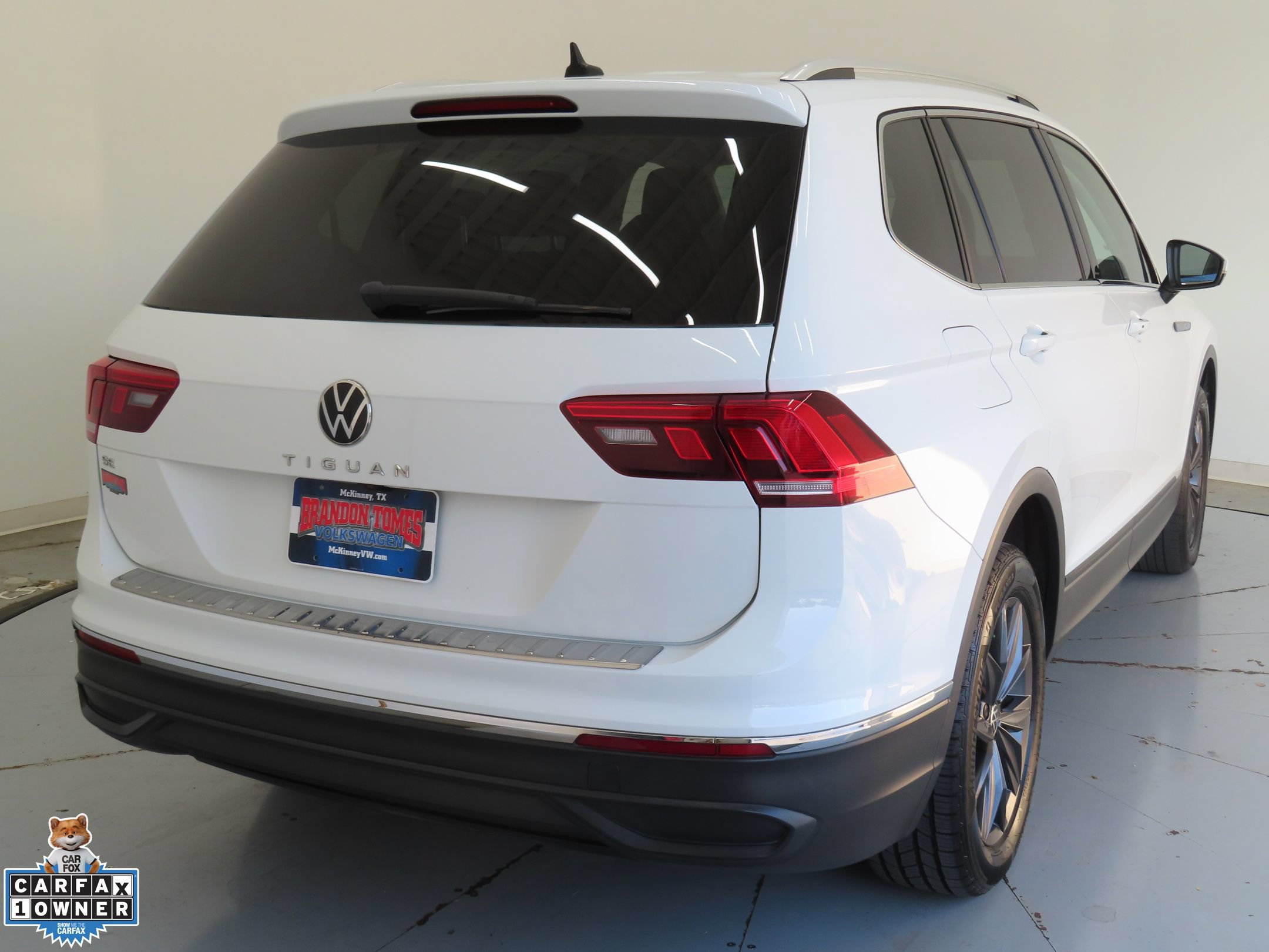 Certified 2022 Volkswagen Tiguan SE FWD image 3