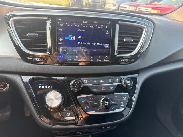 Used 2018 Chrysler Pacifica Touring-L Plus w/ Advanced Safetytec Group FWD image 11