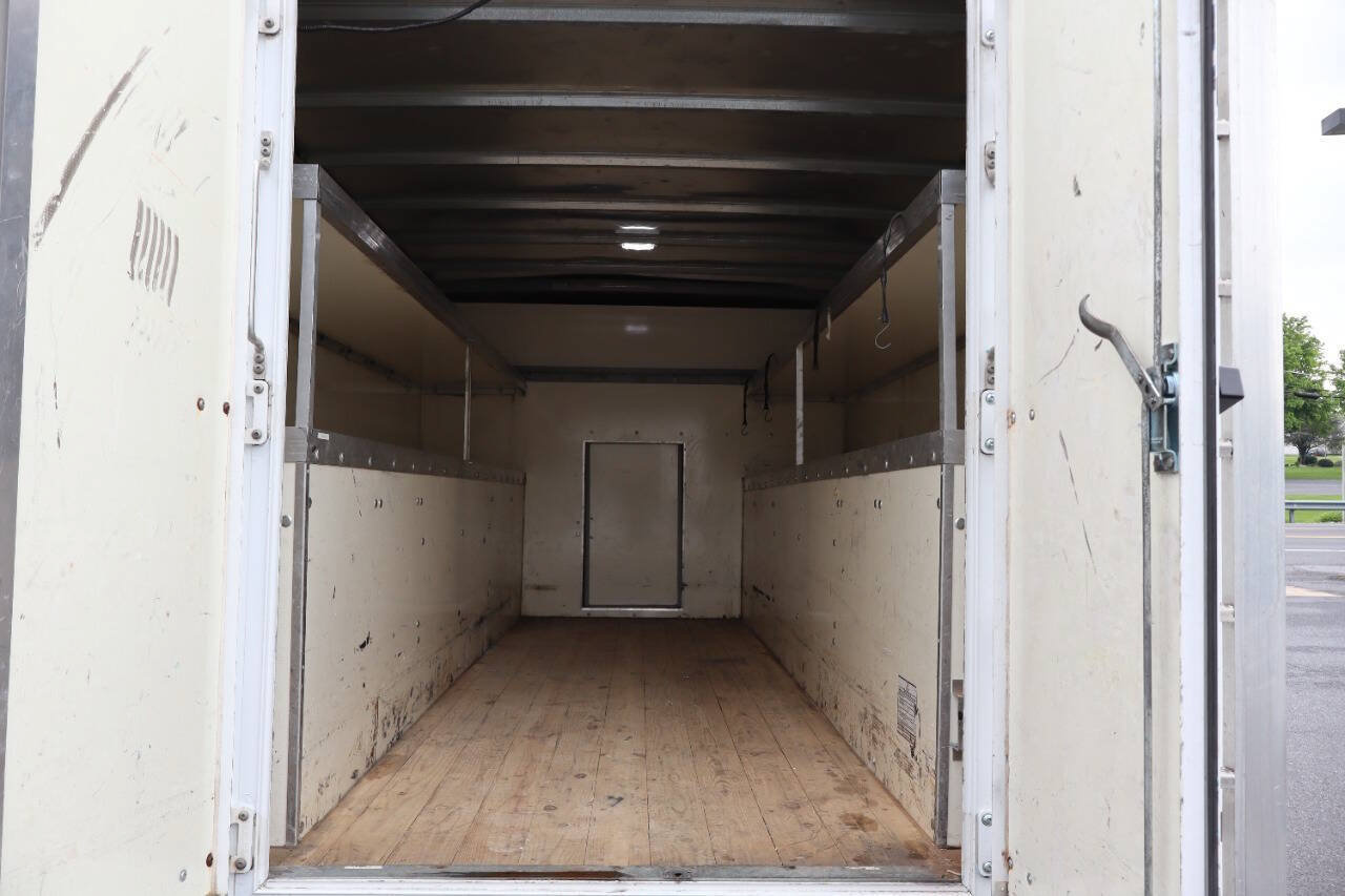 Used 2022 Ford E-450 and Econoline 450 Super Duty w/ Power Windows & Locks Group RWD image 4