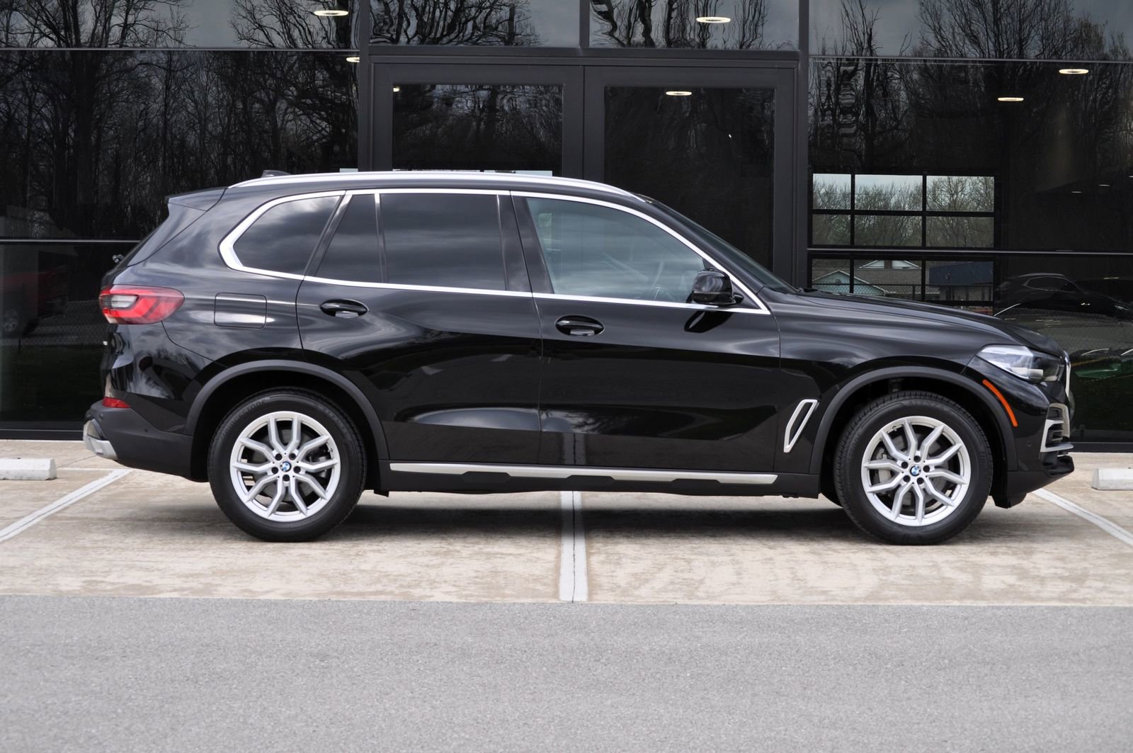 Used 2023 BMW X5 xDrive40i w/ Parking Assistance Package AWD/4WD image 15