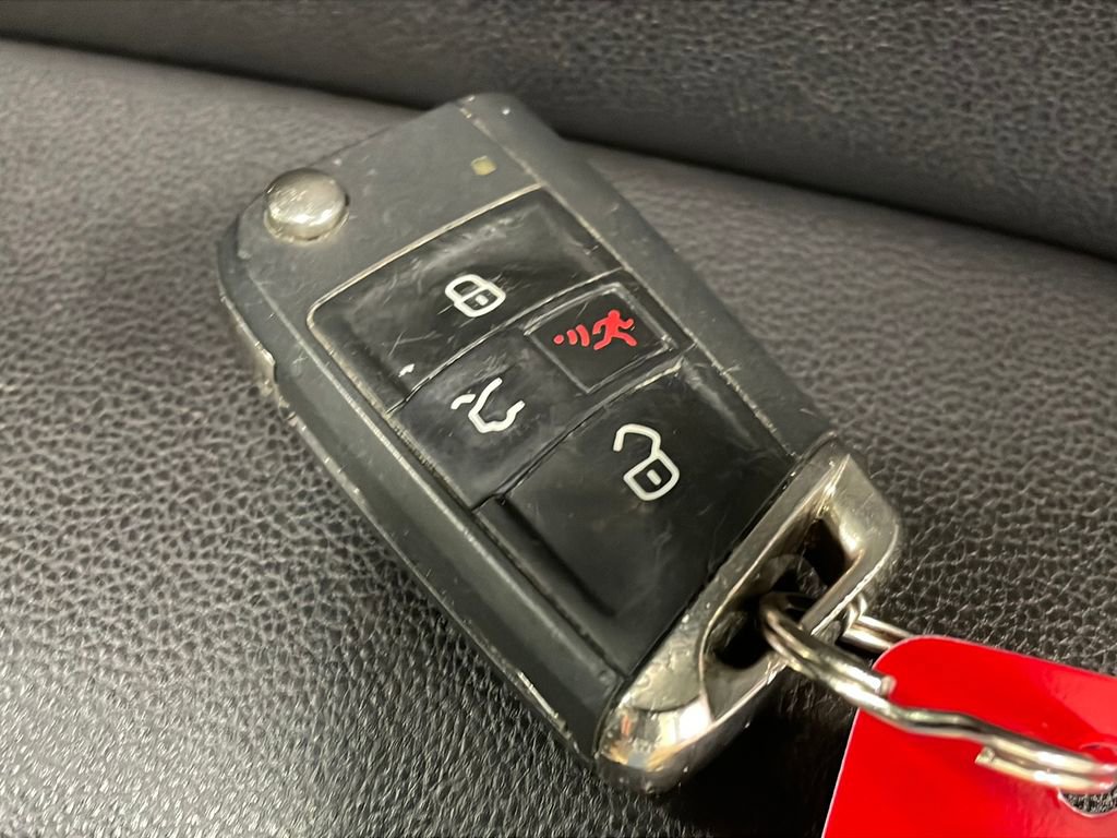 Used 2021 Volkswagen Golf 4-Door image 19