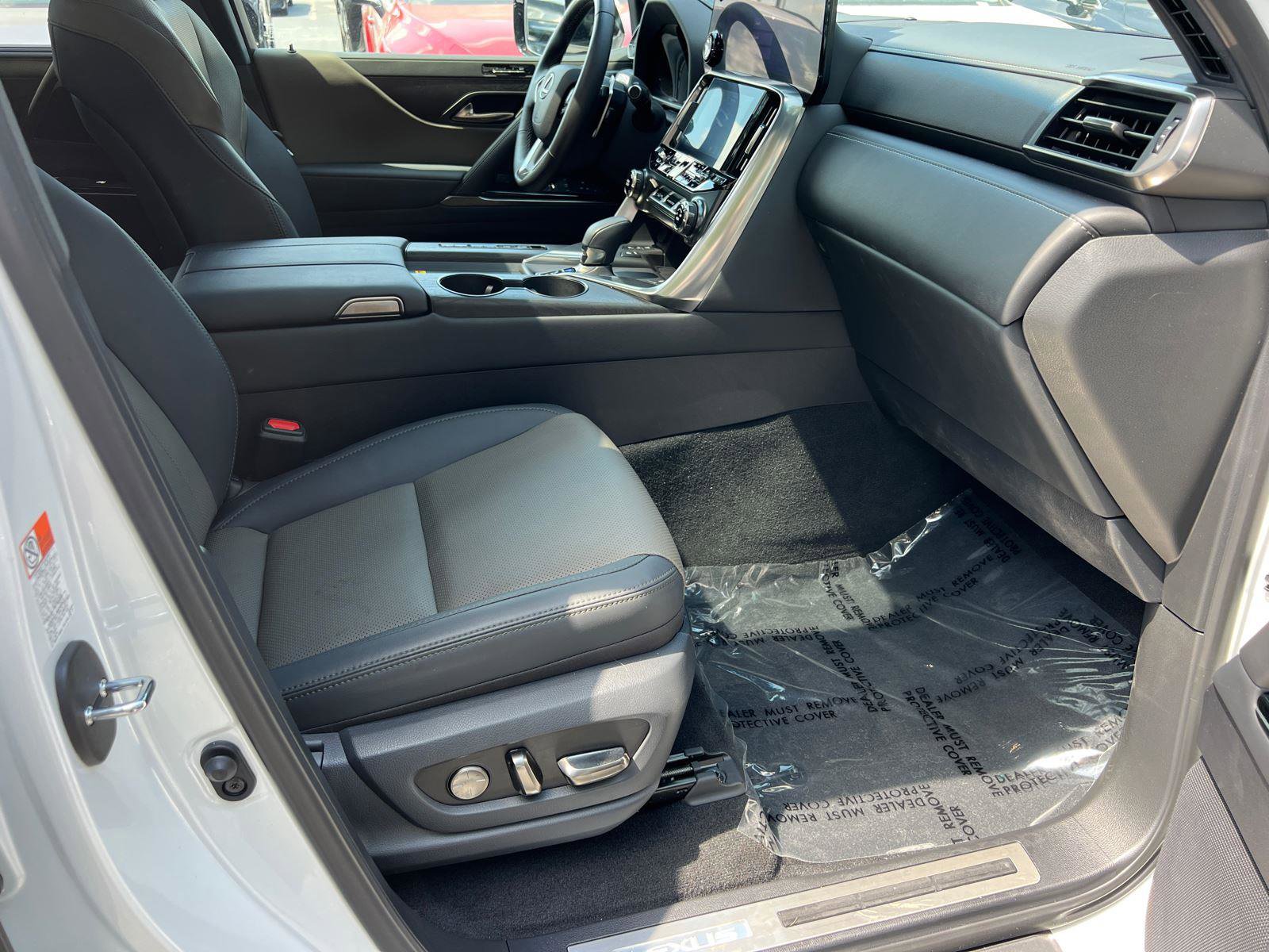 Used 2025 Lexus LX 700h Overtrail AWD/4WD image 14