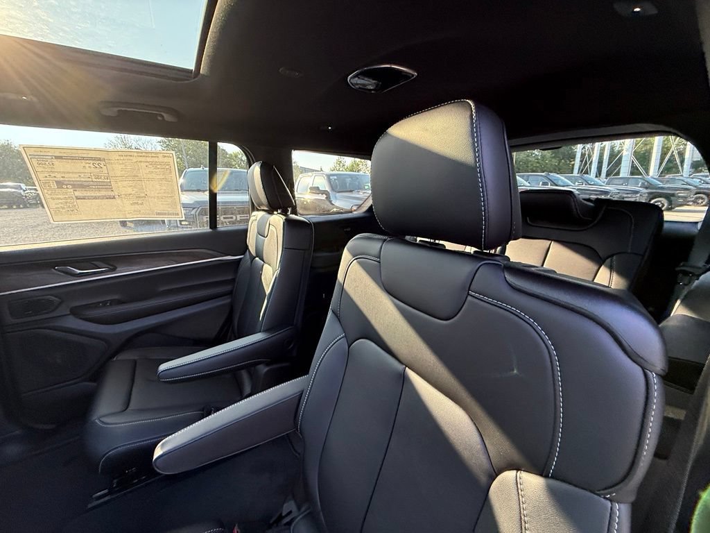 New 2027 Jeep Grand Cherokee L Limited w/ Limited Altitude Package AWD/4WD image 24