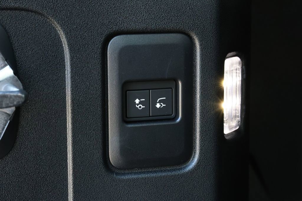 New 2026 Land Rover Defender 110 X AWD/4WD image 11