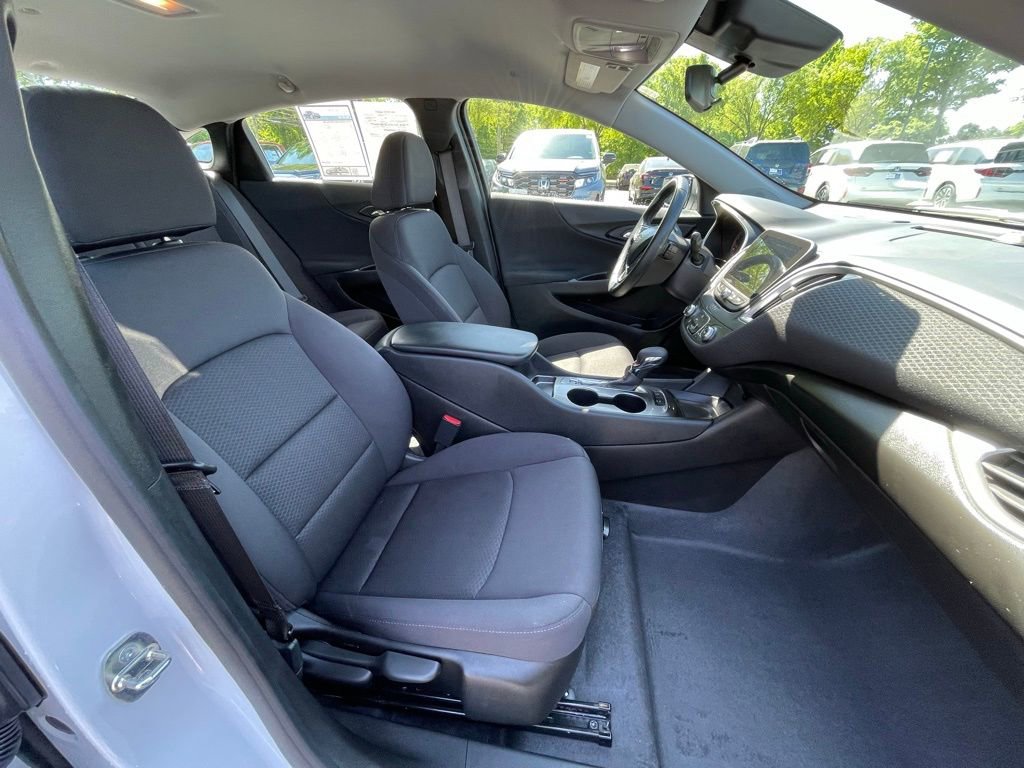 Used 2024 Chevrolet Malibu RS FWD image 31