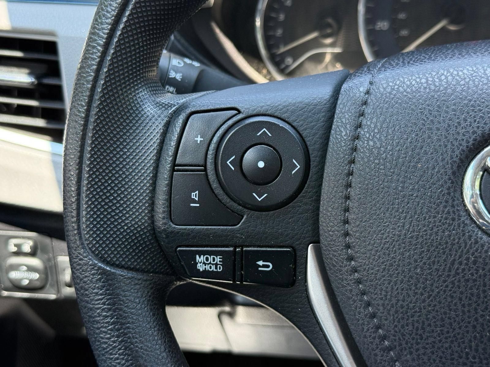 Used 2014 Toyota Corolla LE FWD image 25