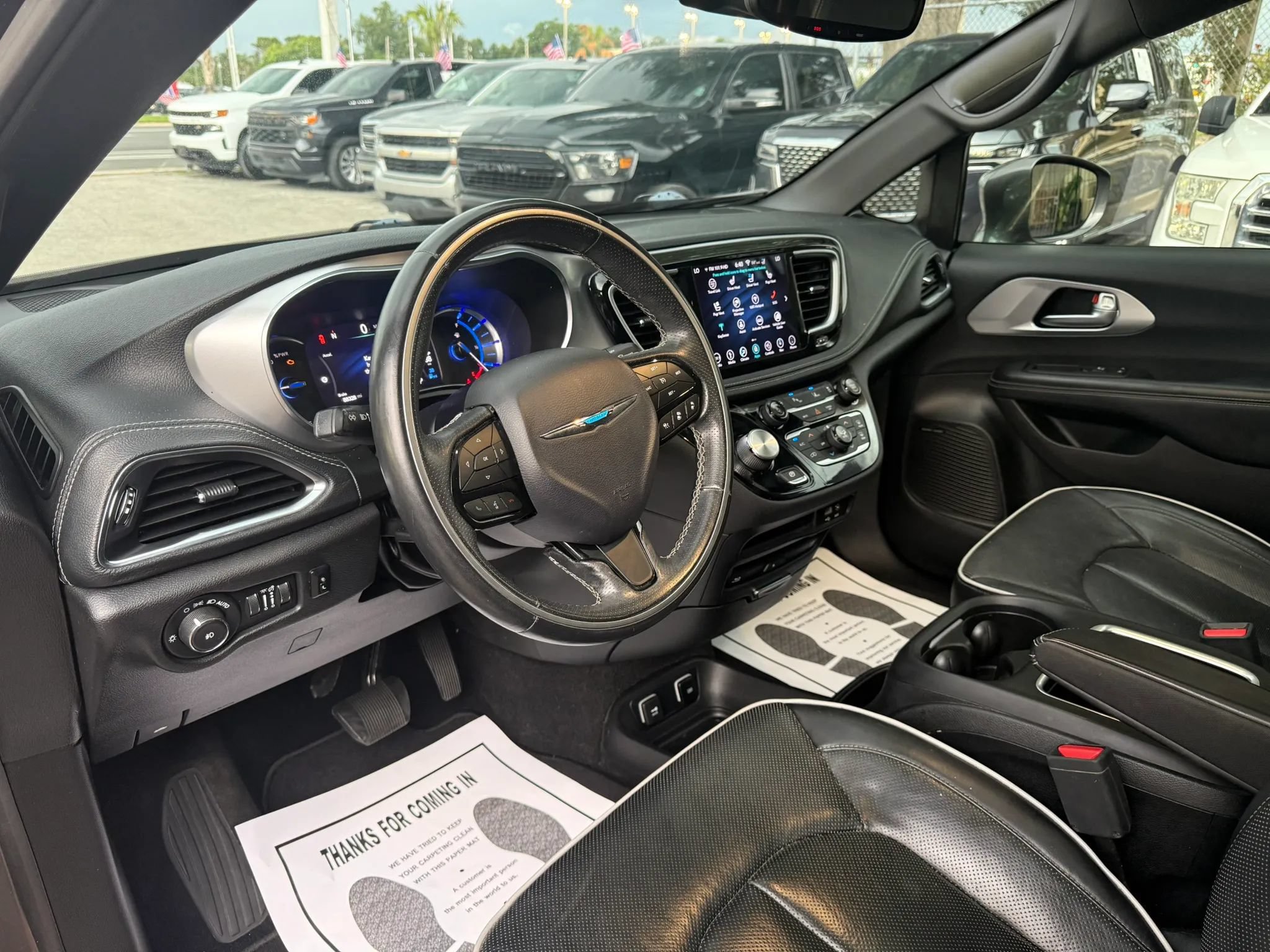 Used 2019 Chrysler Pacifica Limited w/ Advanced Safetytec Group FWD image 11
