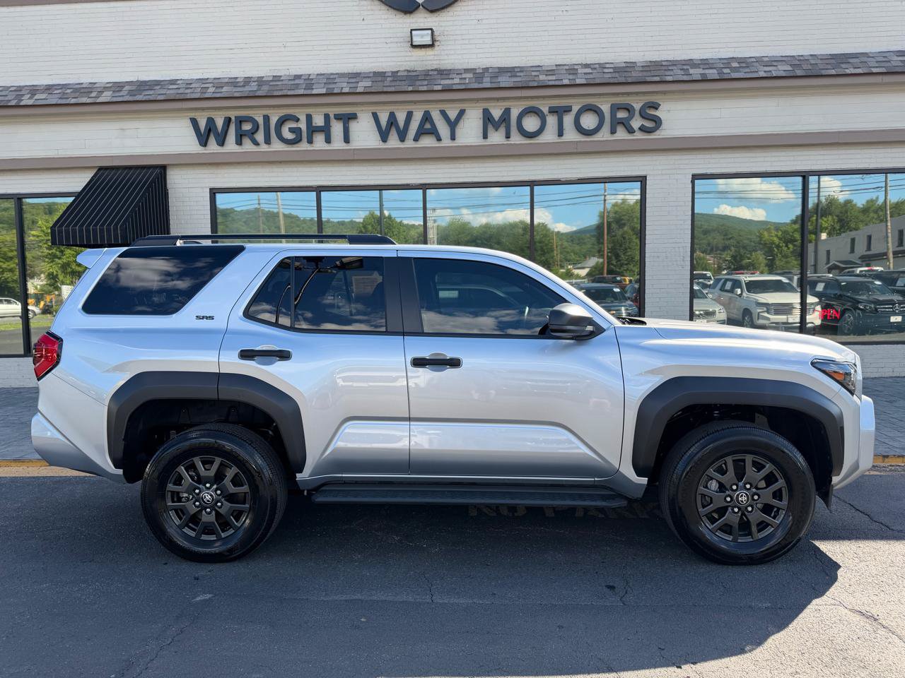 Used 2025 Toyota 4Runner SR5 AWD/4WD image 2