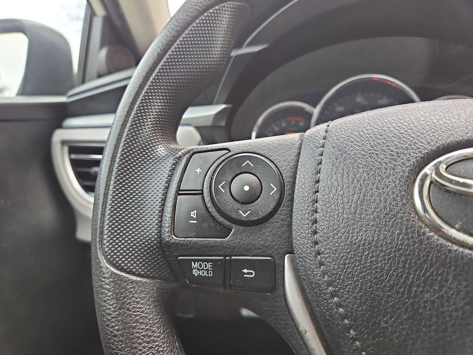 Used 2014 Toyota Corolla LE image 22