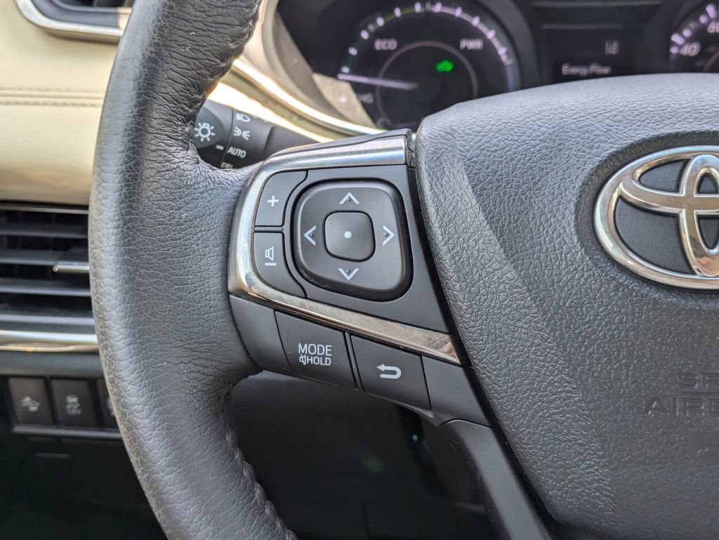 Used 2018 Toyota Avalon XLE Premium FWD image 25