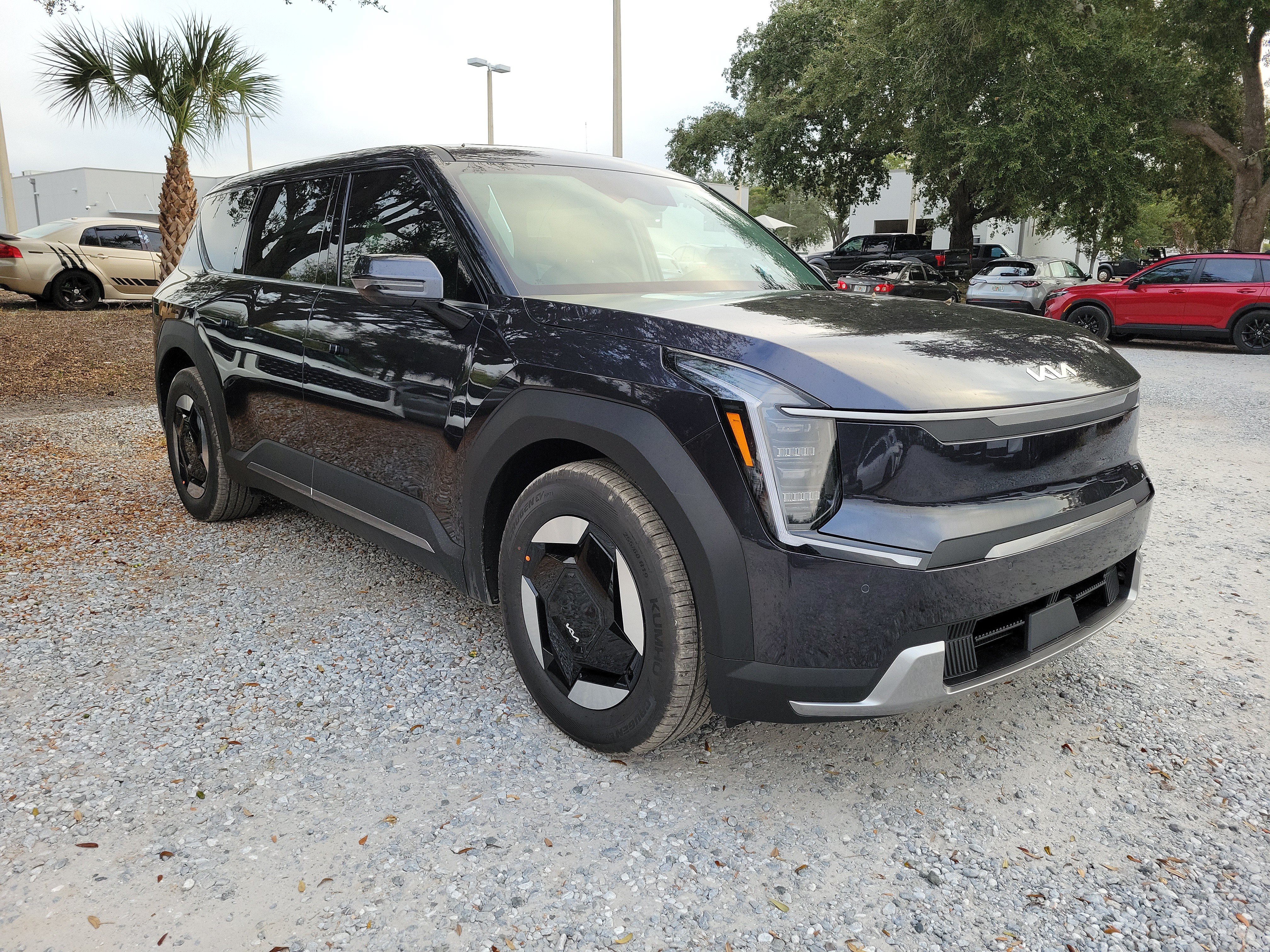 New 2027 Kia EV9 Light RWD image 4