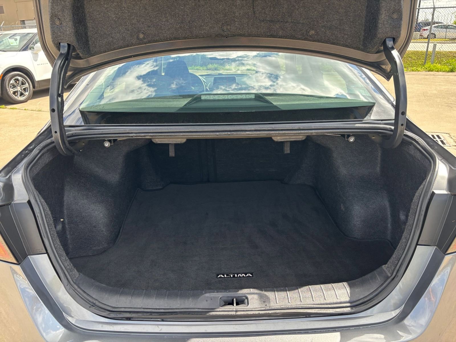 Used 2024 Nissan Altima 2.5 SV image 31
