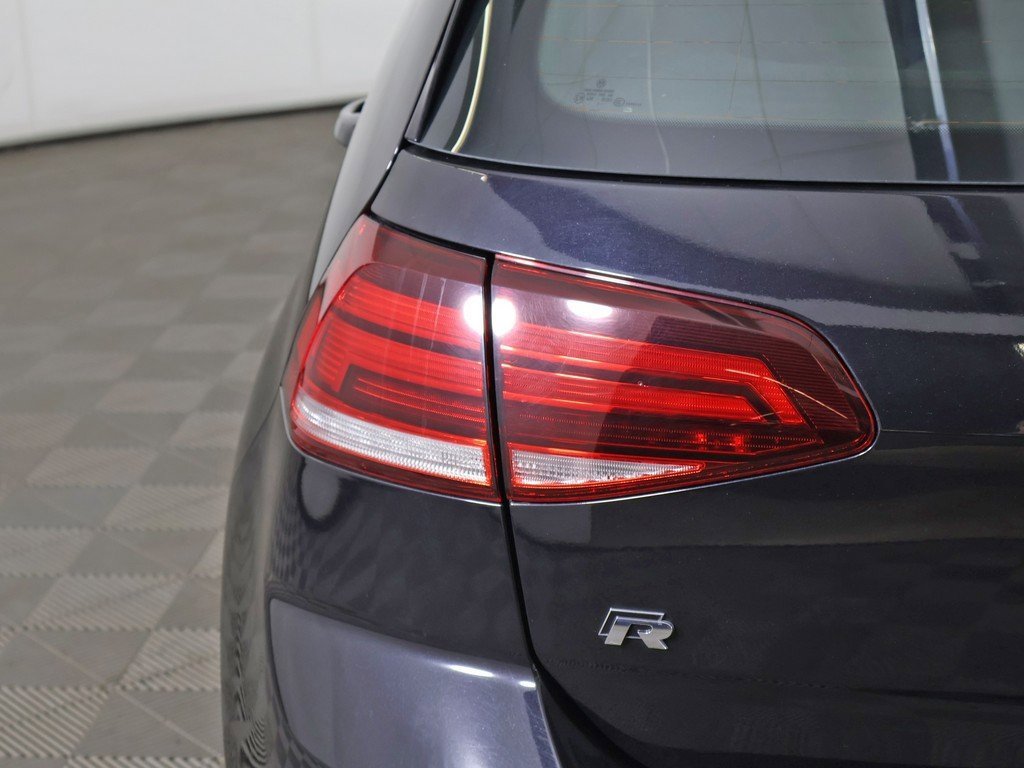 Used 2018 Volkswagen Golf R 4-Door image 15